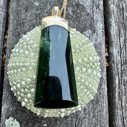 New Zealand Pounamu Greenstone: Beautiful Dark New Zealand Greenstone Pendant