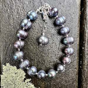 Peacock freshwater pearl bracelet