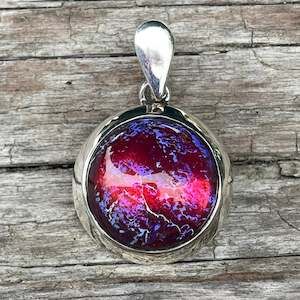 Vintage Glass: Small Vintage dragons breath pendant