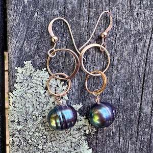 Pearls: Peacock freshwater pearl earrings