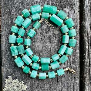 Necklaces: Brazilian emerald necklace