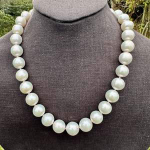 Graduated knotted Edison pearl necklace