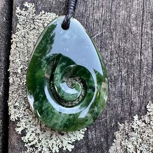 Pounamu New Zealand Taonga: Marsden flower roimata koru