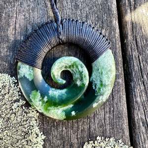 Pounamu New Zealand Taonga: Large Marsden flower koru