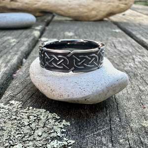 Zirconium celtic ring