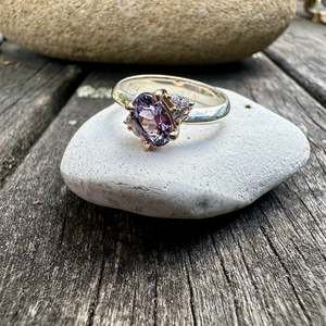 Aroha Amore Love: Purple spinel & diamond ring