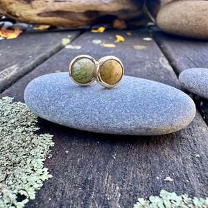 Stud Earrings: 9CY 7.5mm pounamu studs