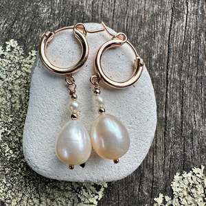 Pearls: White freshwater pearl drops