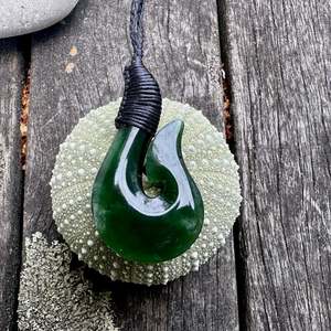 Medium New Zealand greenstone matau