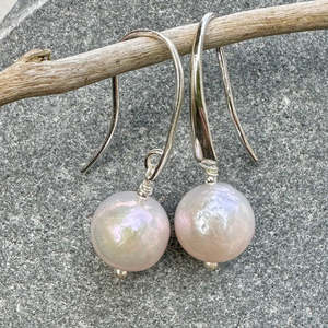 Pearls: Classic pearls in sterling silver