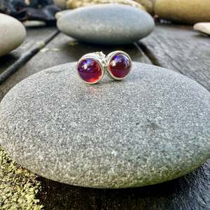 Vintage Glass: 6mm Vintage dragons' breath studs