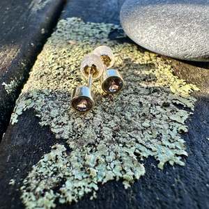 Shop All: Pink sapphire studs