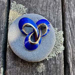 Half Price: Vintage Norwegian enamel brooch
