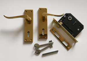 Lever Handles: Victorian Lever Door Handles With Mortice Lock - Polished Brass