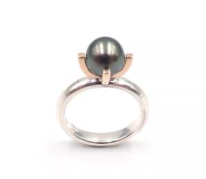 Julia Marin: Black Pearl Ring