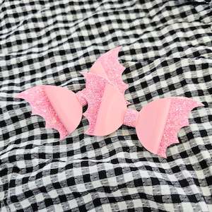 Pink Bats - Single Middle Sister Sized Bow Clips