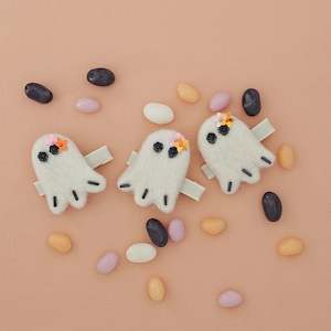 Halloween 2023: Ruby & Bear x Store 17 Single Medium Beaded Ghost Clips In Cream