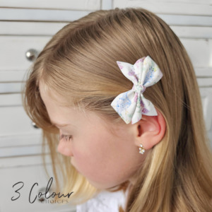 Sale: SALE - Tammie Single Large Little-Sister/Petite Middle-Sister Sized Bow Clips