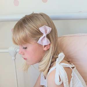 Sale: SALE - Dalina Single Middle Sister Sized Pinch Bow Clips