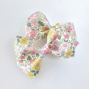Tana - Single Middle Sister Sized Bow Clips