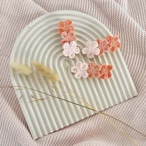 7.7cm 3 Tone Crochet Flower Clip - Life's A Peach