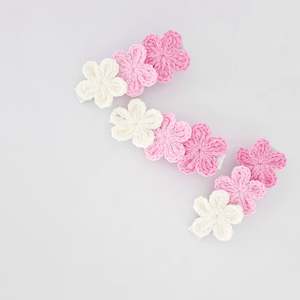 Coordinates: 7.7cm Single 3 Tone Crochet Flower Clip - Pink Coconut Ice