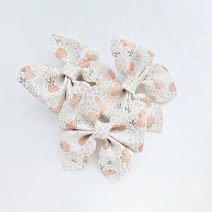 Into The Wild: Peaches - Single Petite Middle-Sister Sized Bow Clips