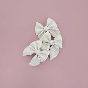 Sailor Style Bows: Pearl - Single Middle Sister Bow Clips