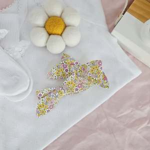 Fresh From The Market: Moira - Single Middle Sister Bow Clips