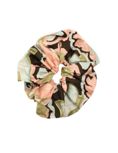 BETTY SCRUNCHIE FROSTED FLORAL