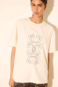 Tops: MØN RENN KEMOSABE TEE CREAM