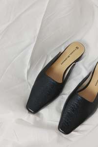 Chaos Harmony: CHAOS & HARMONY LUCIA FLAT BLACK CROC