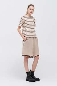 TAYLOR STRIPE SOLACE TEE CAMEL/BLACK