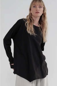 Taylor: TAYLOR CREST TEE BLACK
