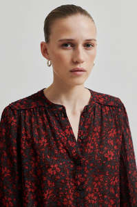 SECOND FEMALE SCRATCH SHIRT EMBOLDENED PRINT