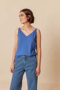 INDI & COLD FRIDA TOP AZUL KLEIN