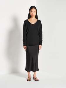 JULIETTE HOGAN LOUNGE V-NECK LS T BLACK