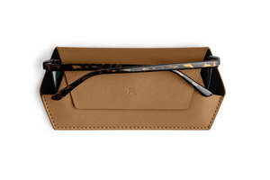 Fox Leo: FOX & LEO GLASSES CASE TAN