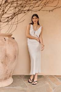 Bottoms: MARLOW COMO LINEN BIAS SKIRT NATURAL