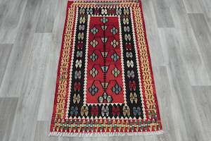 VINTAGE HAND MADE USAK TURKISH KILIM RUG SIZE: 153 x 93CM