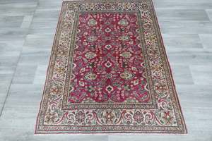 Warm Tones: Vintage Handmade Turkish Kayseri Rug 160 x 122cm | Fine Weave Wool Rug | One-of-a-Kind