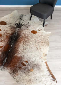 Tri Color Cowhide Rugs: Salt Pepper Tri-Color Cowhide Rug (Size: 230 x 190 CM)