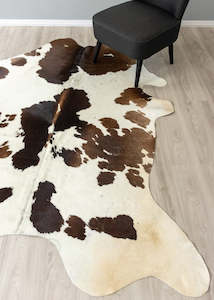 Tri-Color Cowhide Rug (Size: 230 X 200 CM)
