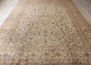 Vintage Isfahan Hand-Knotted Wool Persian Rug (Size: 280 X 400 CM)