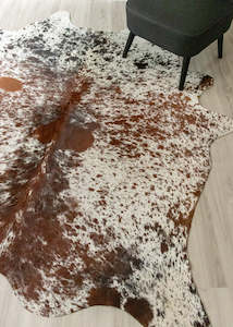 Tri Color Cowhide Rugs: Salt Pepper Tri-Color Cowhide Rug (Size: 220 X 200 CM) CHR1851