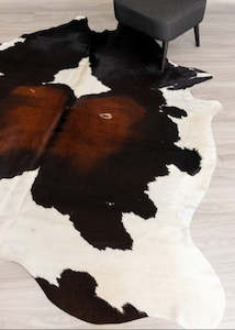 Reddish Cowhide Rugs: Reddish Cowhide Rug (Size: 250 x 200 CM)