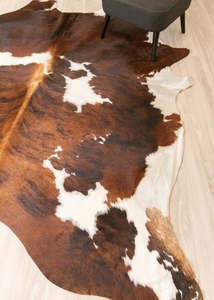Cowhide Rugs Nz: Exotic Tricolor Cowhide Rug (Size: 260 X 230 CM) CHR2231