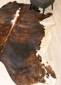 Cowhide Rugs Nz: Dark White Spine Belly Brindle Cowhide Rug (Size: 260 X 200 CM) CHR2227