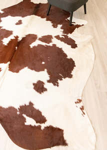 Cowhide Rugs Nz: Brown And White Cowhide Rug (Size: 280 X 210 CM) CHR2218