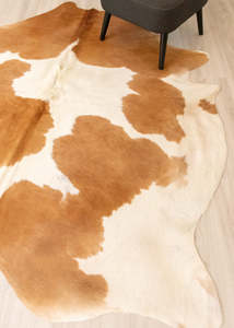 Cowhide Rugs Nz: Beige And White Cowhide Rug (Size: 230 X 200 CM) CHR2217